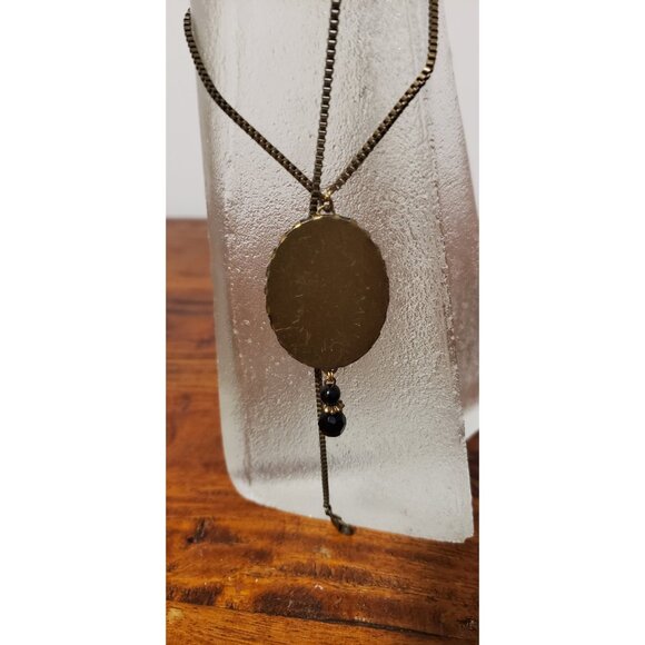 Vintage White Lady Cameo Necklace Black Backdrop Framed Cameo - Picture 10 of 10